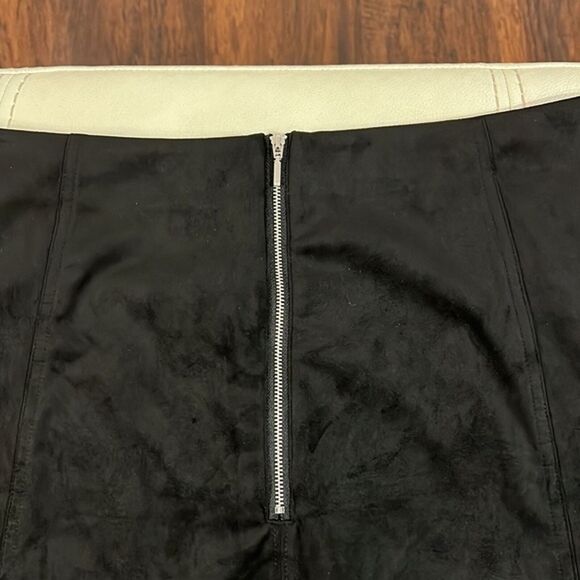 Franchessa’s Alya Black Faux Suede Black Skirt Size: 3XL NWT - Picture 4 of 8